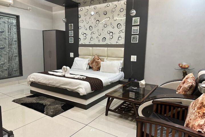 Room 3 of 17