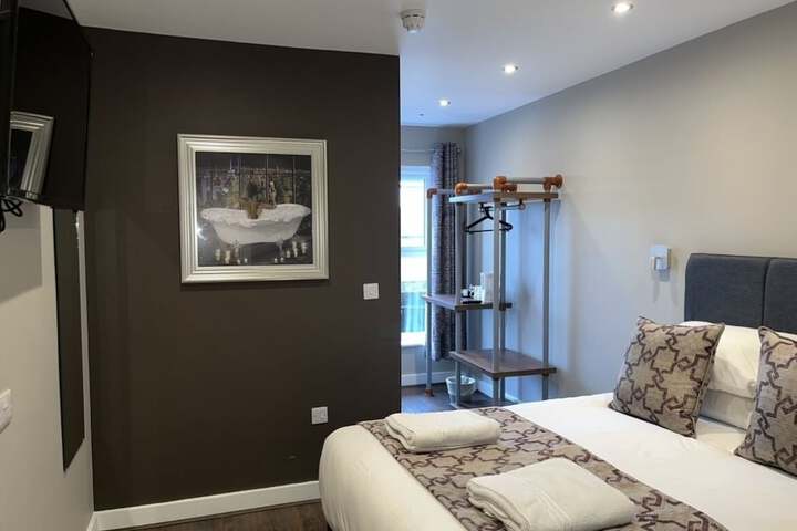 Room 8 of 14