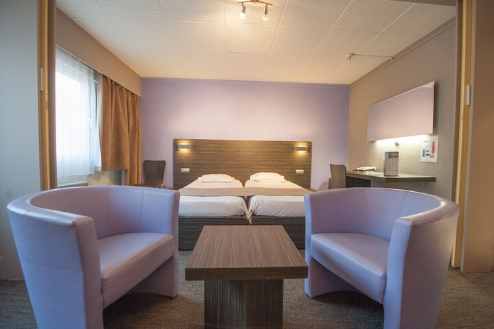 Room 5 of 42