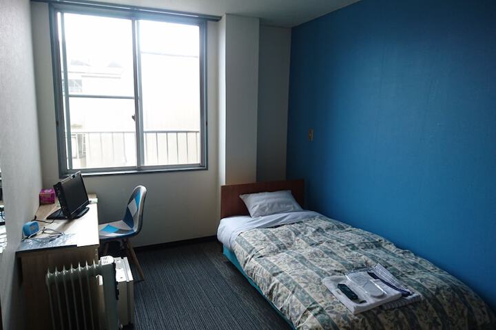 Room 10 of 34