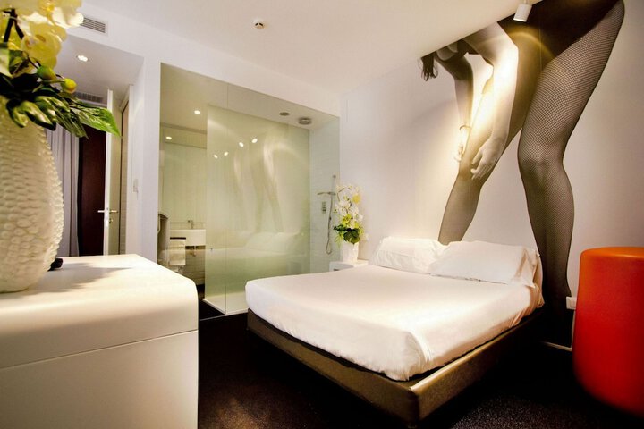 Room 8 of 42