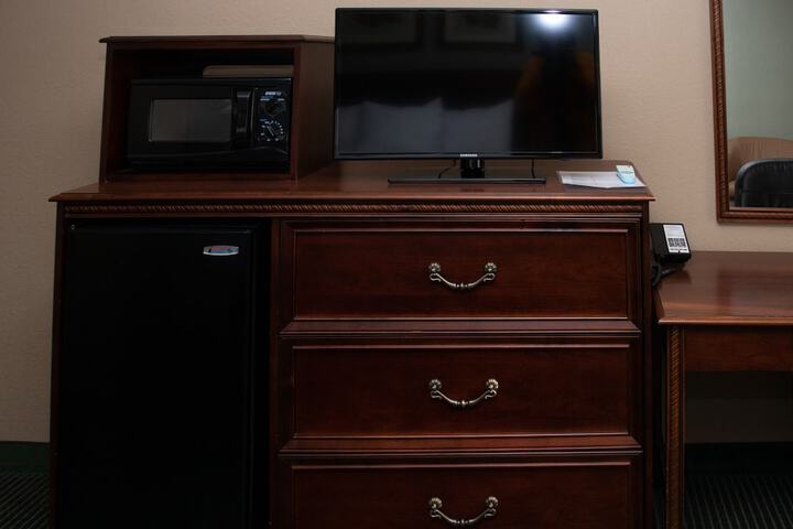 Double Accessible Queen Size Bed (8 of 19)