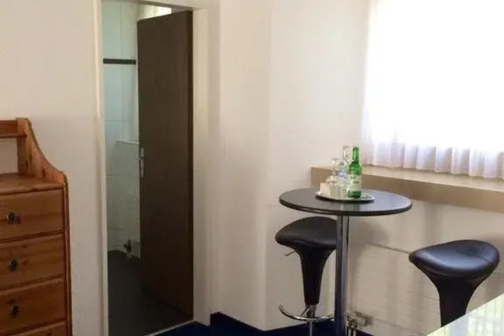 Room 9 of 14