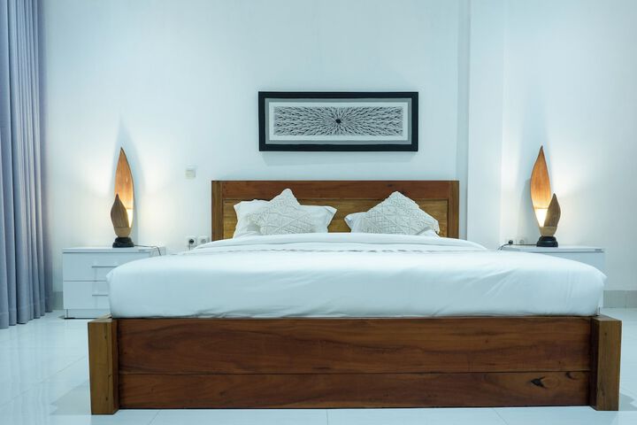Room 5 of 8
