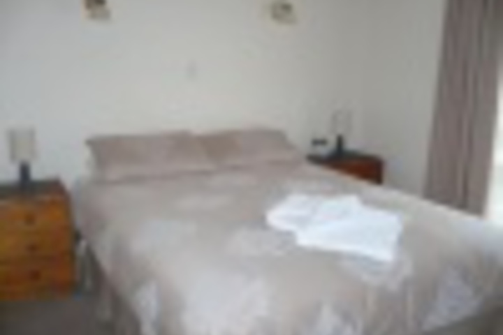 Room 4 of 108