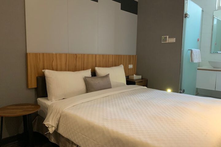 Room 6 of 31