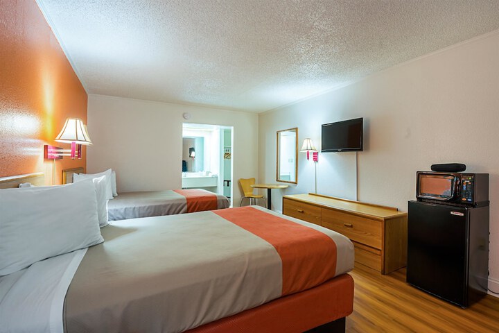 2 Double Beds (5 of 6)