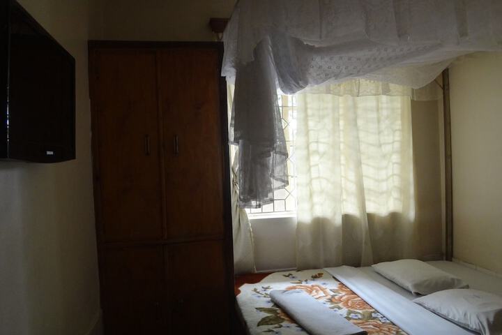 Room 5 of 25