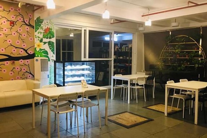 Dining 6 of 10