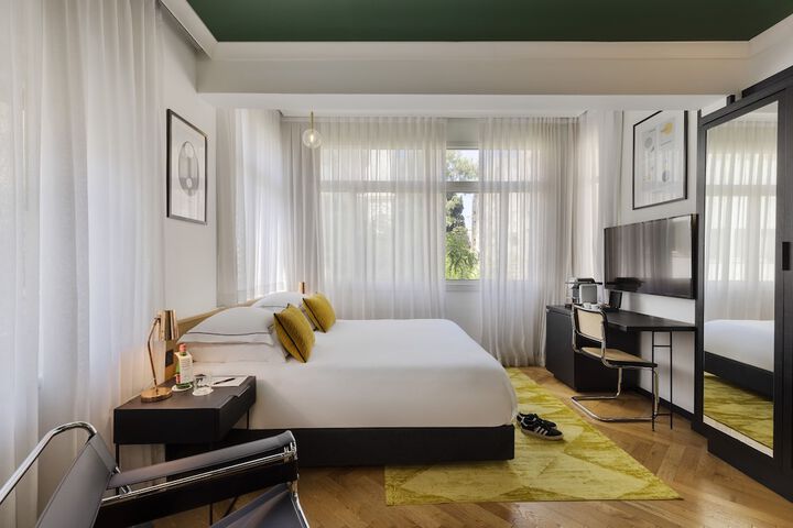 Room 20 of 39
