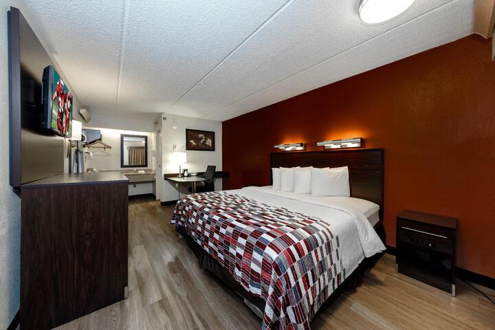 1 King Bed (13 of 19)