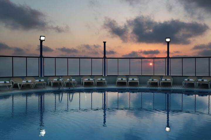 Pool 33 of 41