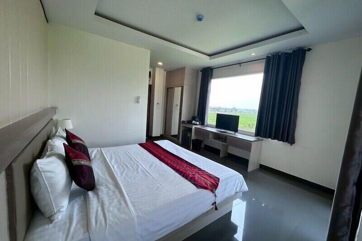 Room 6 of 30