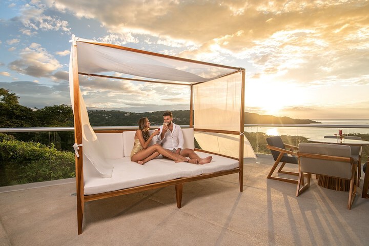 Sundeck 98 of 107