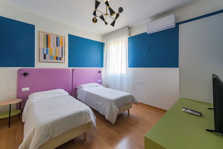 Room 142 of 241