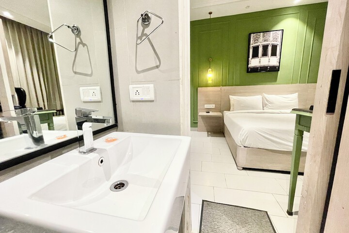 Room 11 of 15