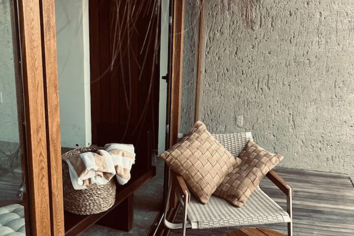 Room 6 of 18