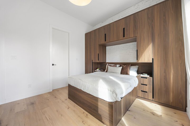Room 2 of 65
