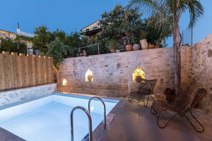 Pool 44 of 69