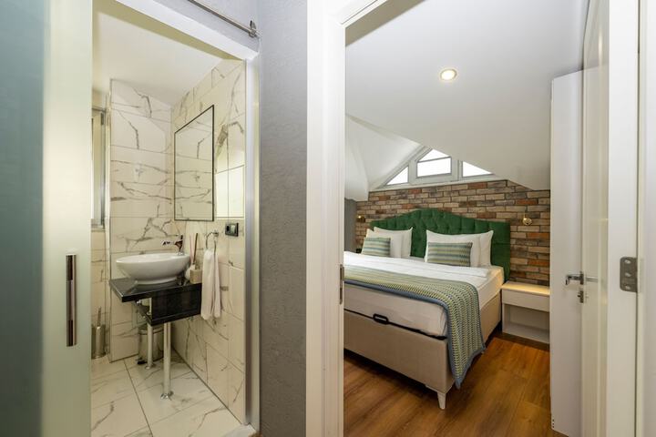 Room 20 of 151