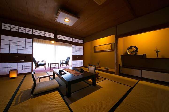 Room 13 of 37
