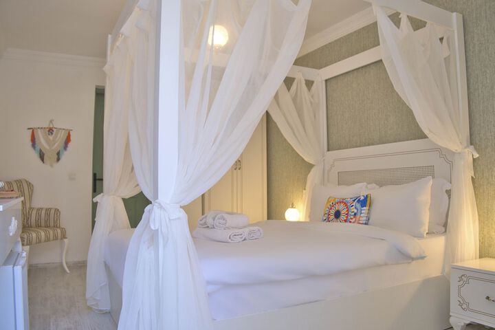 Room 8 of 72