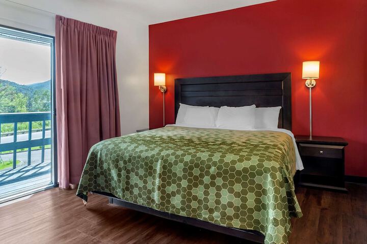 1 King Bed (1 of 9)