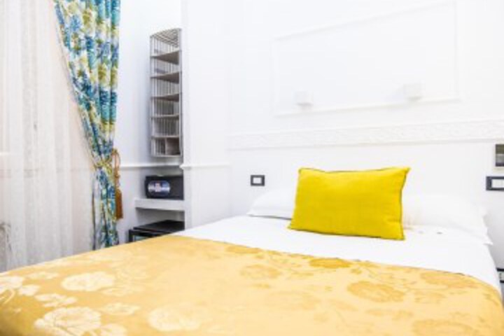 Room 3 of 82