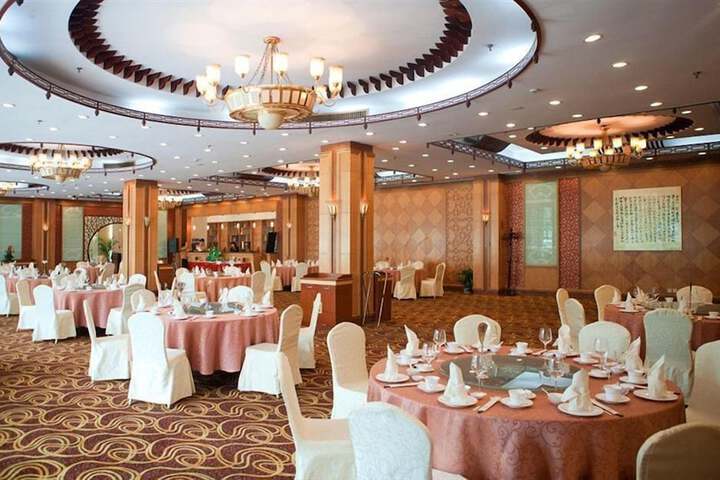 Ballroom/Hall 26 of 31