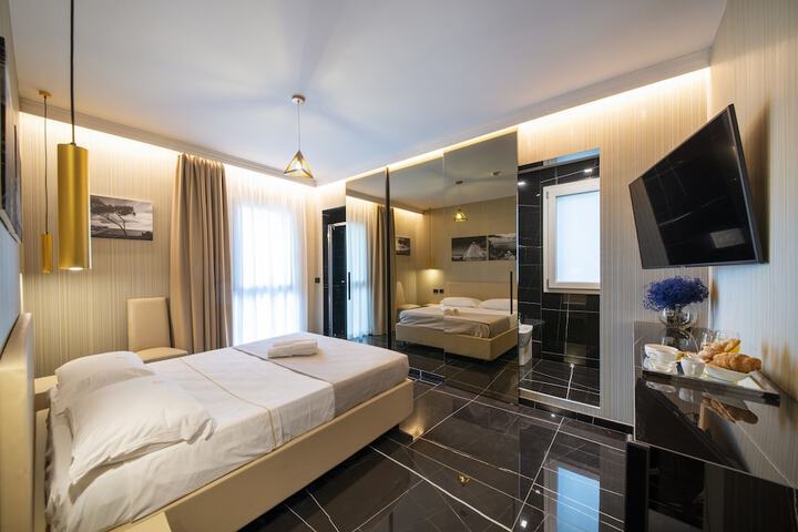 Room 8 of 44