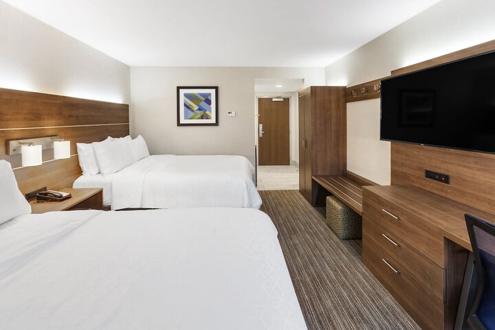 2 Queen Beds (5 of 5)