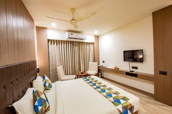 Room 4 of 5