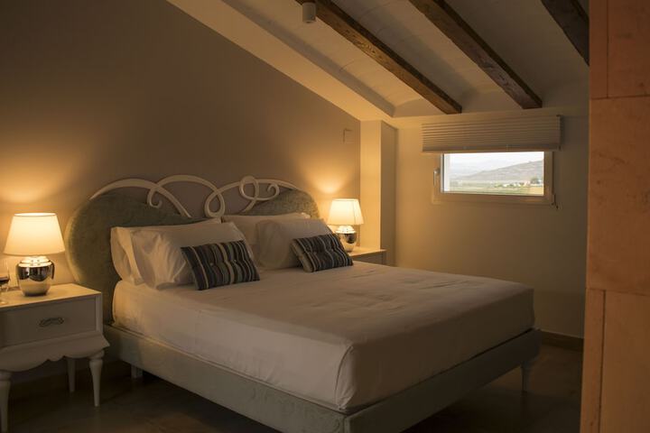 Room 10 of 33
