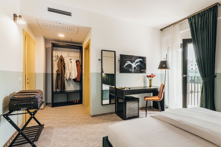 Room 9 of 65
