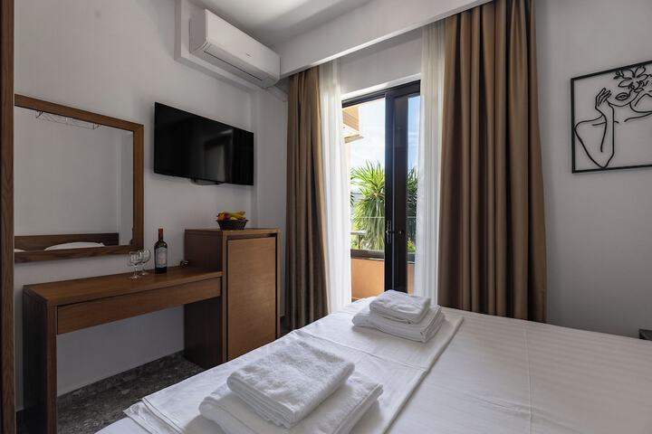 Room 14 of 25