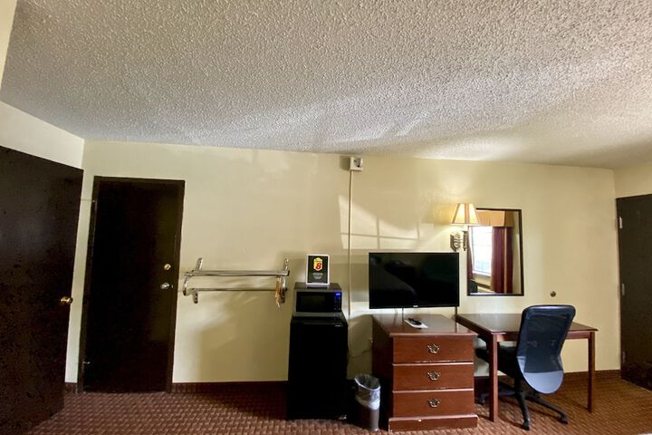 1 King Bed Mobility Accessible (18 of 18)