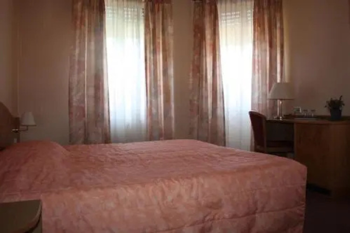 Room 4 of 13