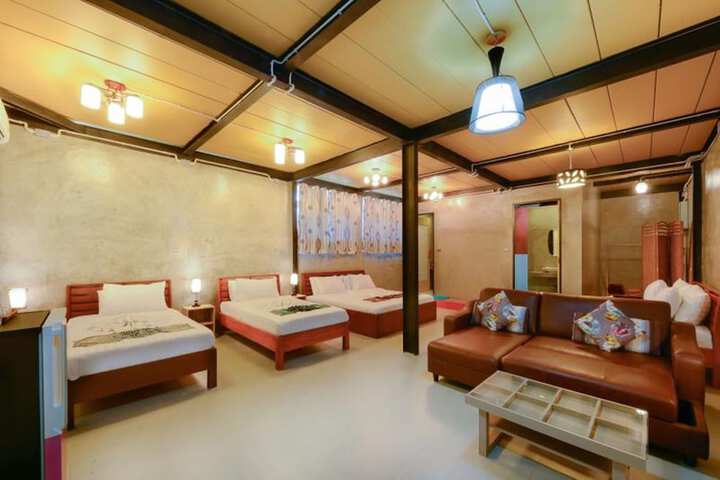 Room 14 of 90
