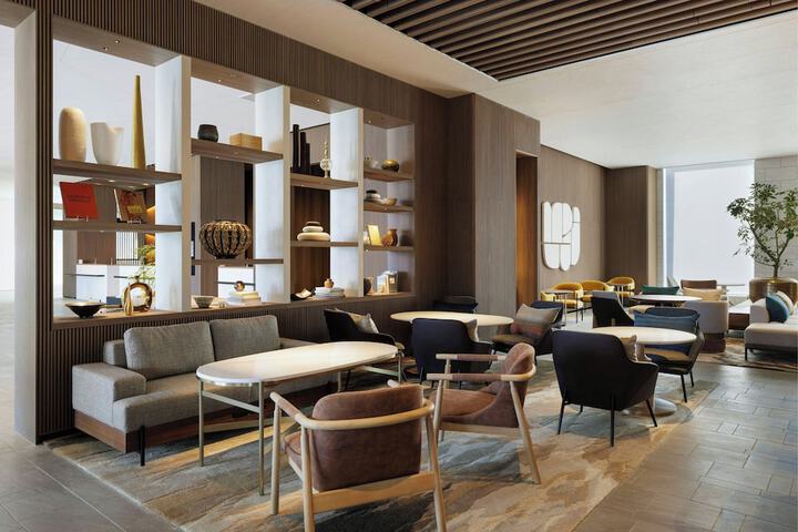 Lounge 69 of 86