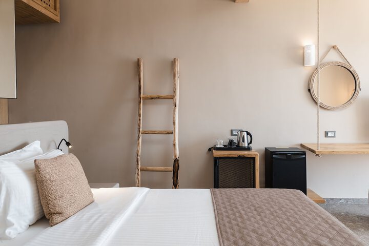 Room 8 of 212