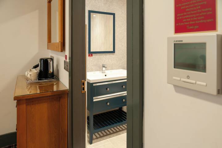 Room 80 of 177