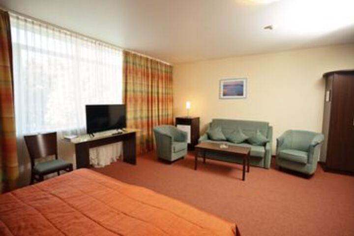 Room 9 of 13