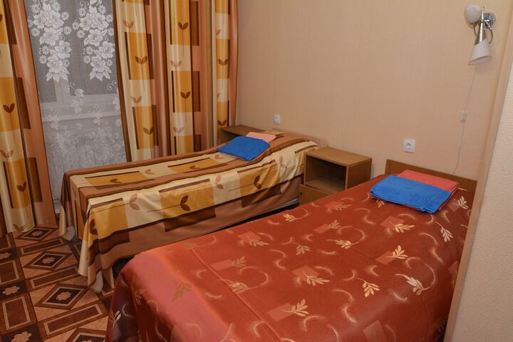 Room 32 of 100