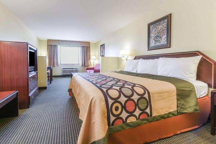 1 King Bed (4 of 9)
