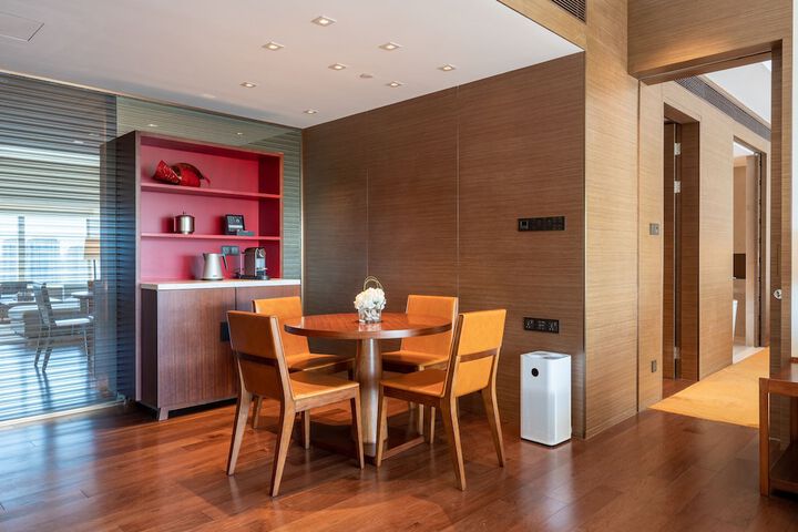 Room 27 of 48