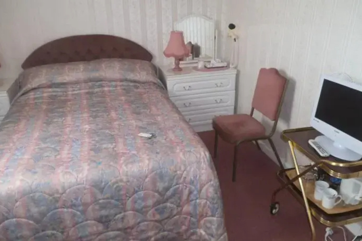 Room 8 of 10