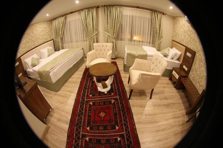Room 33 of 158
