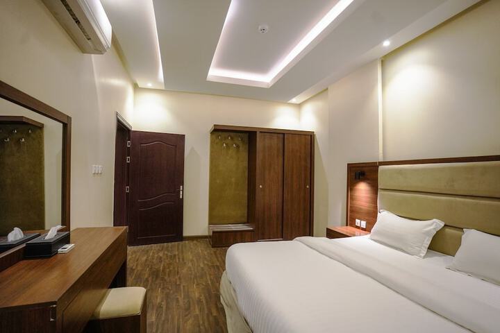 Room 4 of 6