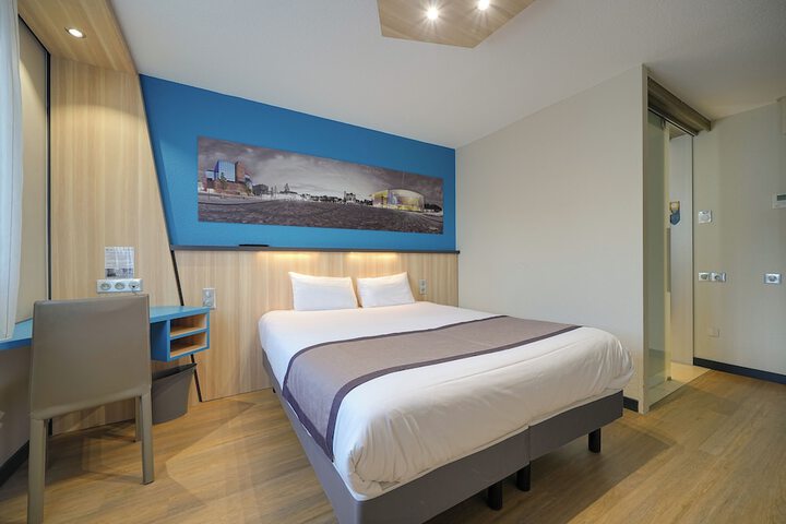 Room 6 of 30