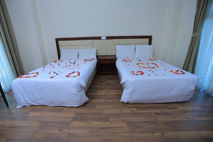 Room 4 of 10